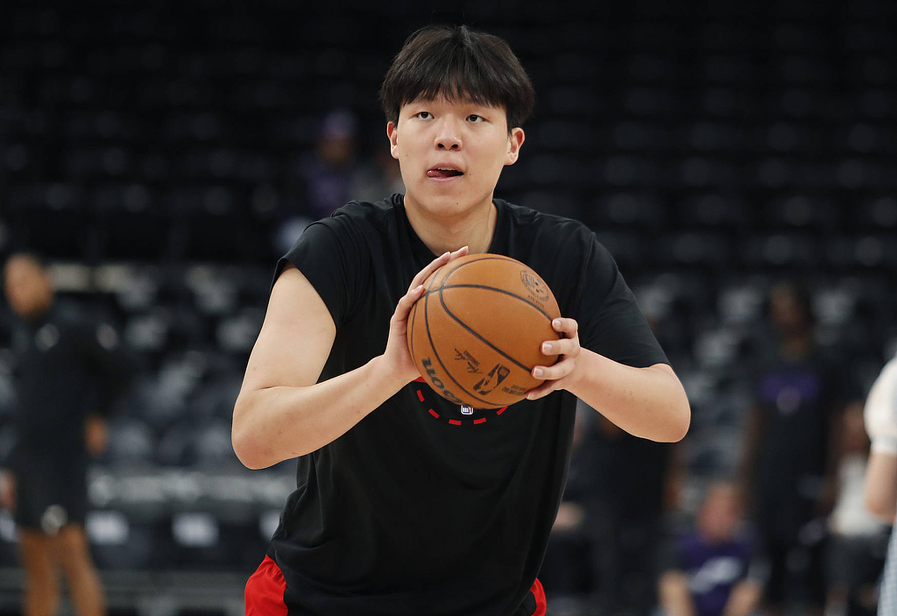 5天内奔波近7000公里!杨瀚森因开拓者人手不足被召回