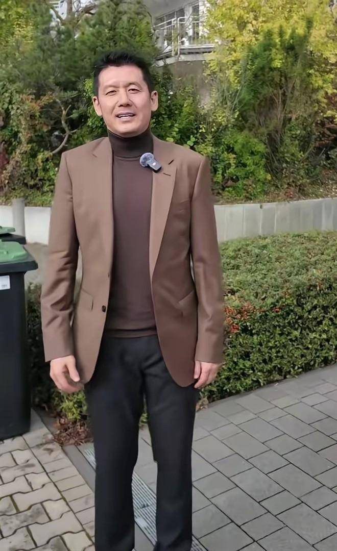 杨晨接国安?球迷吵翻了!德甲光环+自己人,这次选帅赌对了还是想简单了?