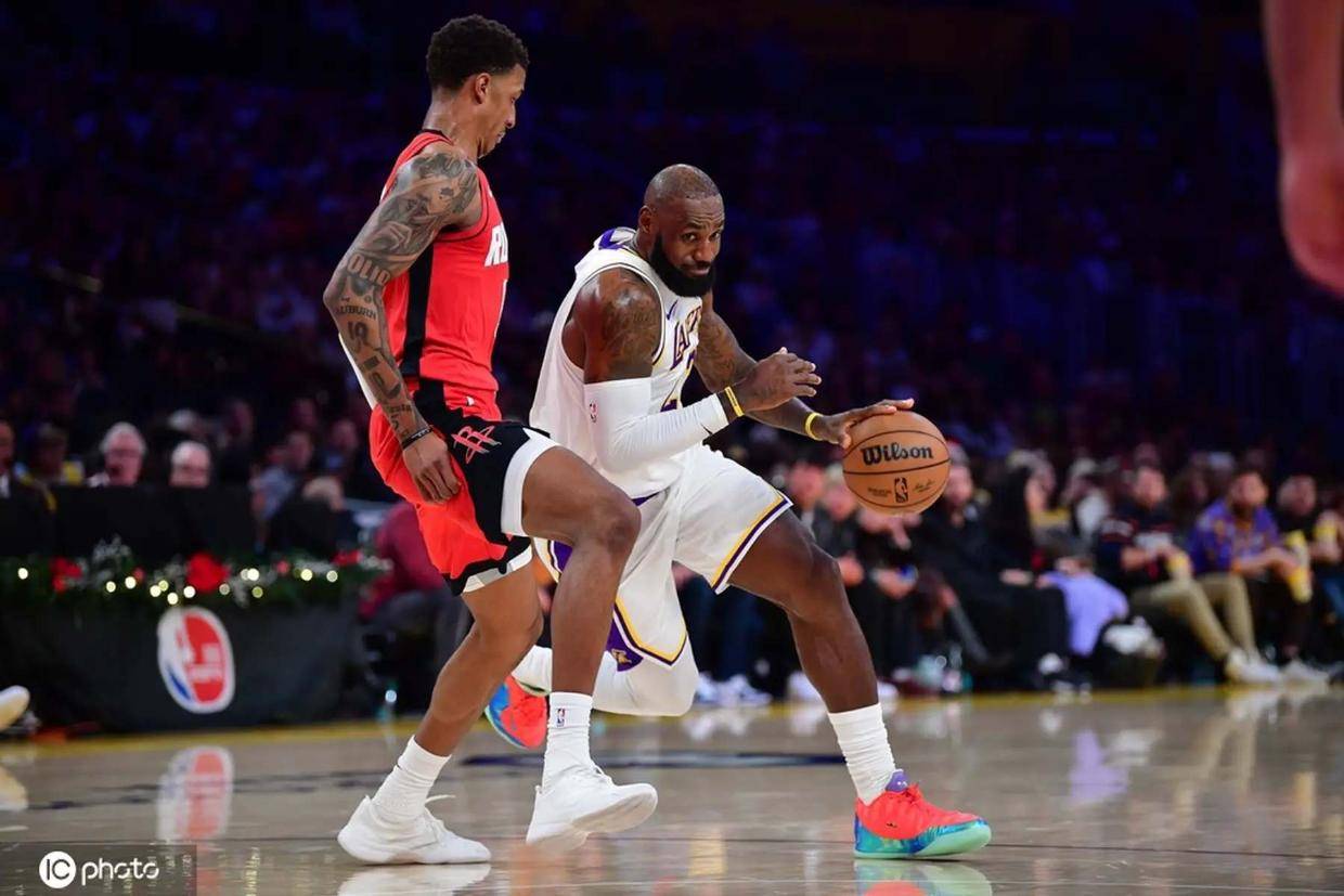 湖人连败危机如何化解 是时候考虑交易詹姆斯了?