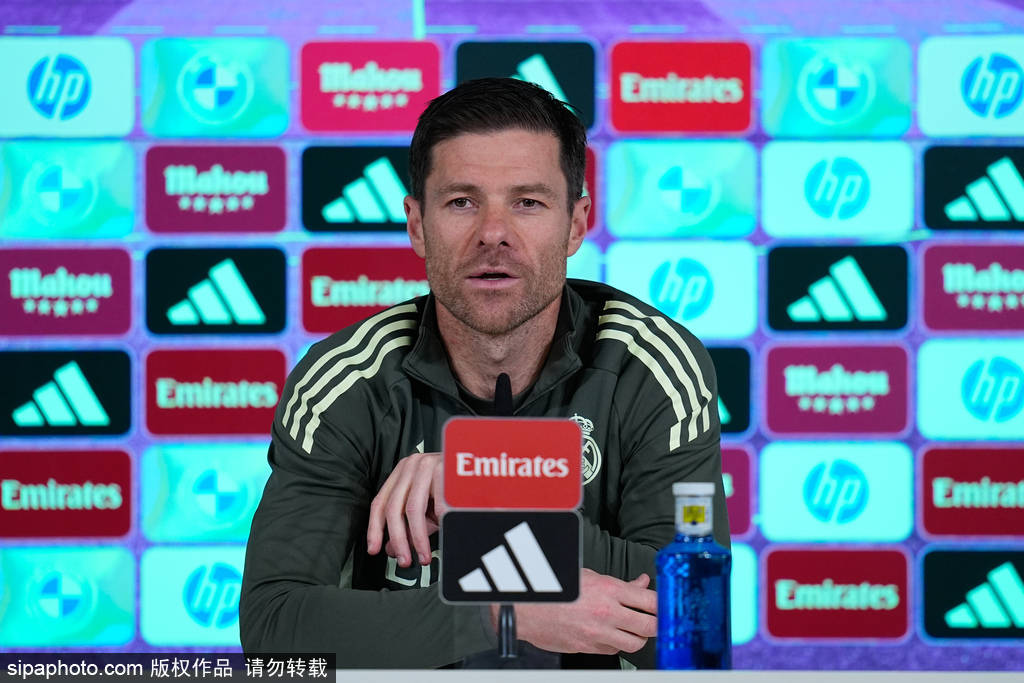 卡西:舆论对阿隆索不公平 皇马现在又不是落后巴萨12分